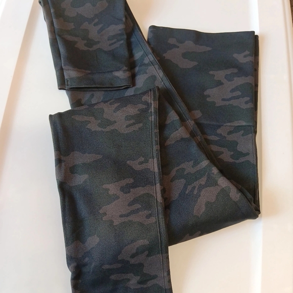 SPANX Camouflage Leggings - Blue and Black - Picture 11 of 15